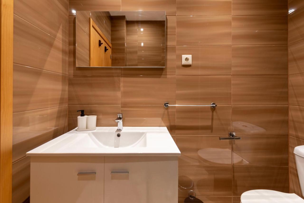 Joivy Warm And Inviting Flat With Balcony