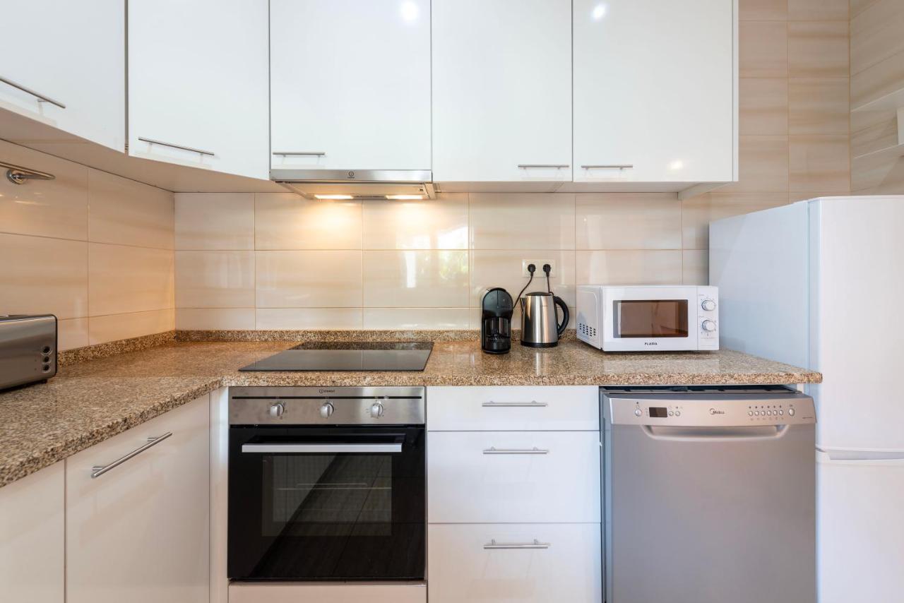 Joivy Warm And Inviting Flat With Balcony