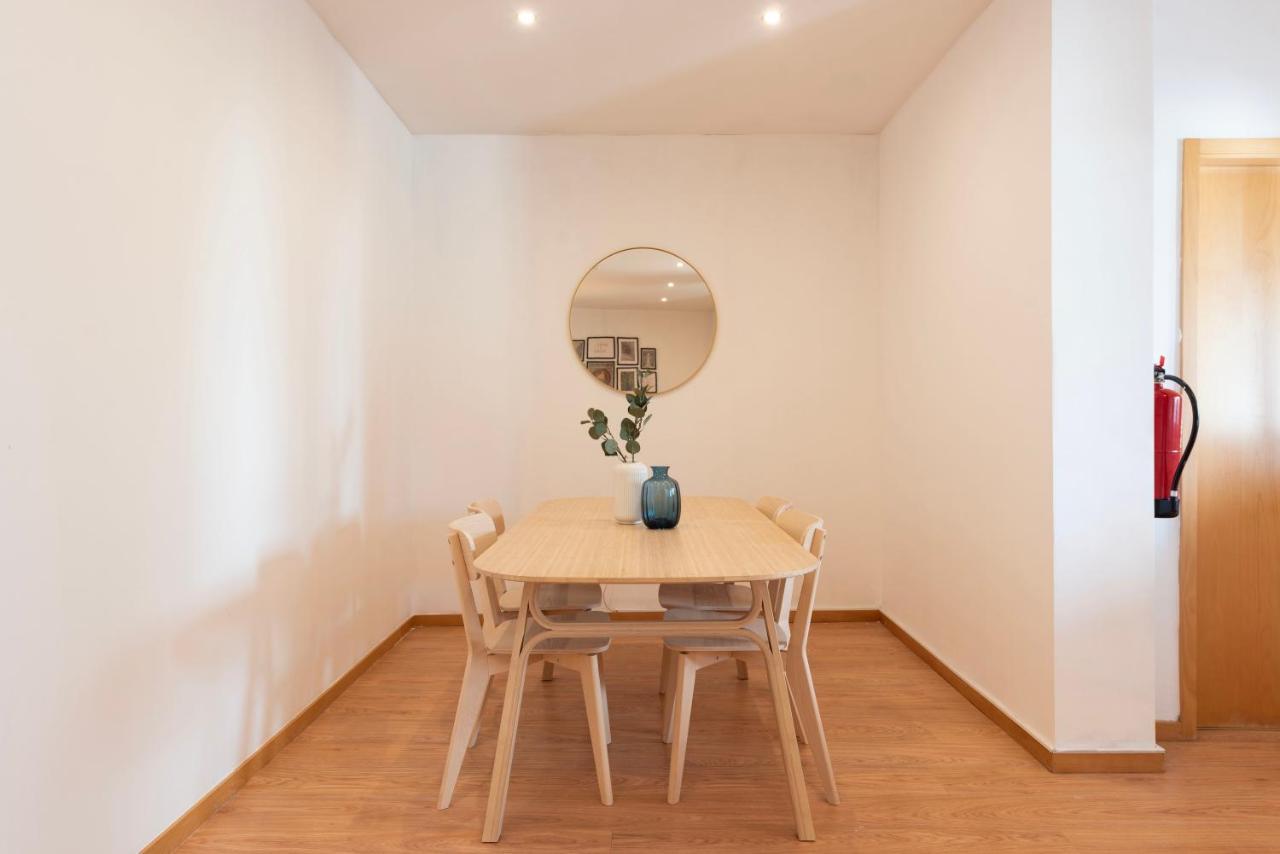Joivy Warm And Inviting Flat With Balcony