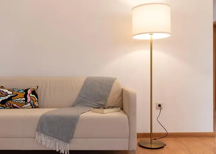 Joivy Warm And Inviting Flat With Balcony
